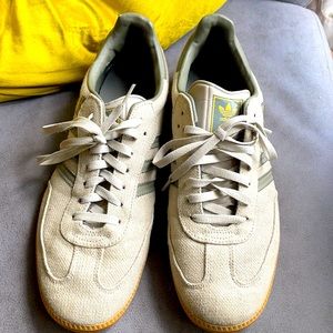 Adidas Samba
Mens adidas Samba Hemp Athletic Shoe